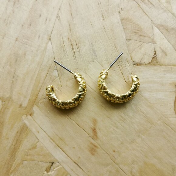 NEW Kendra Scott Harper Huggie Earrings Gold - Picture 2 of 5